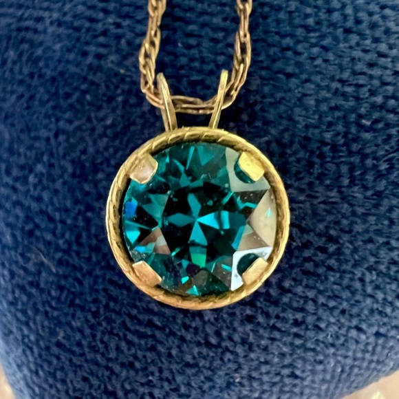 Vintage Solid 10K Gold Pendant necklace. Dainty Gem Pendant on 20” chain. - Picture 1 of 13